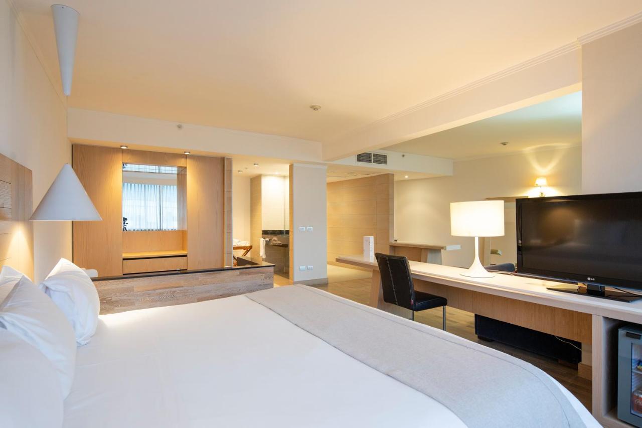 Hotel Wyndham Concepcion Pettra Zewnętrze zdjęcie A room at the hotel