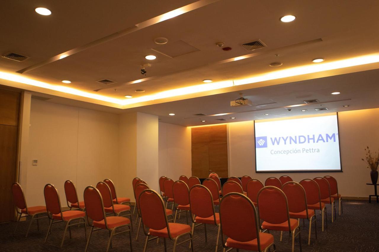 Hotel Wyndham Concepcion Pettra Zewnętrze zdjęcie A meeting room at the hotel