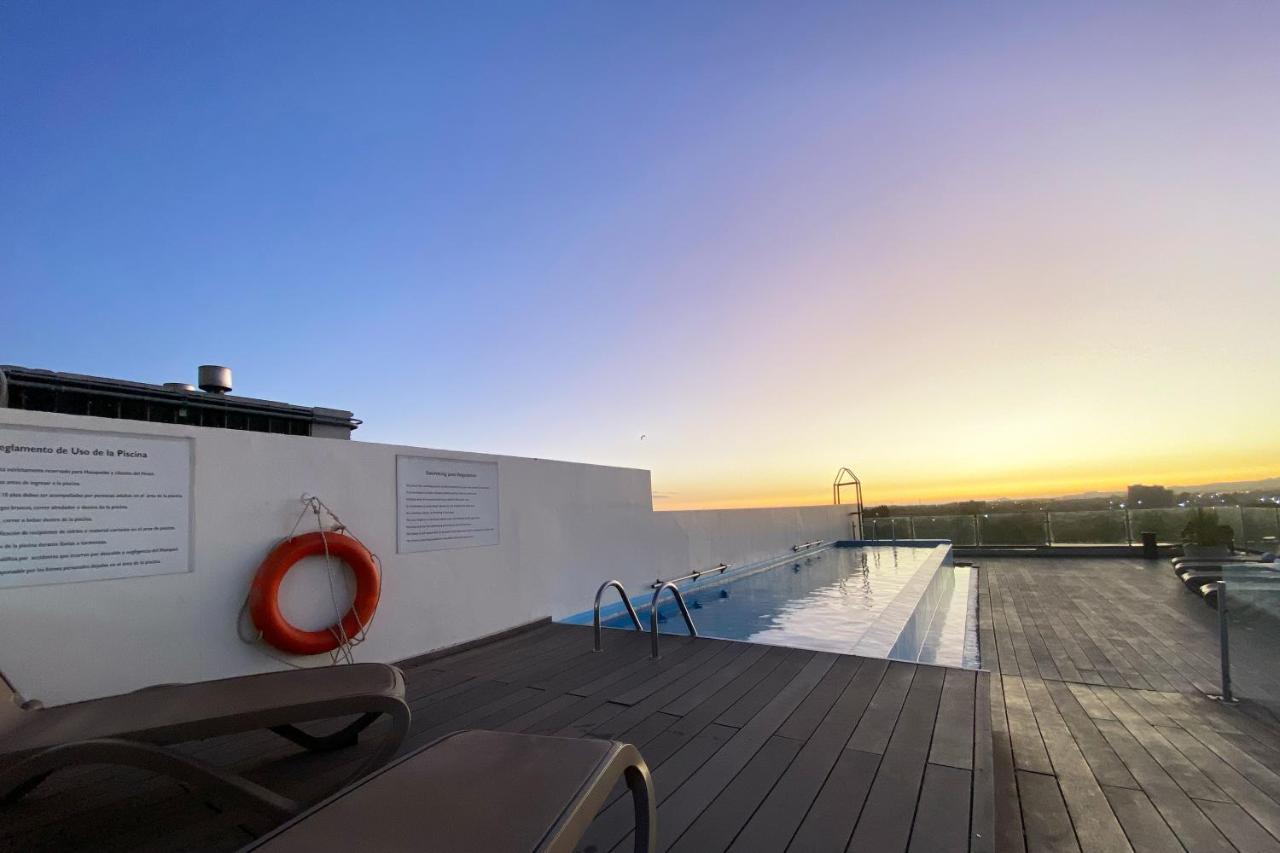 Hotel Wyndham Concepcion Pettra Zewnętrze zdjęcie Rooftop pool at the hotel