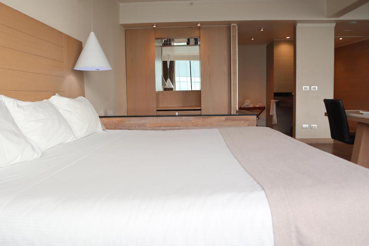 Hotel Wyndham Concepcion Pettra Zewnętrze zdjęcie A room at the hotel