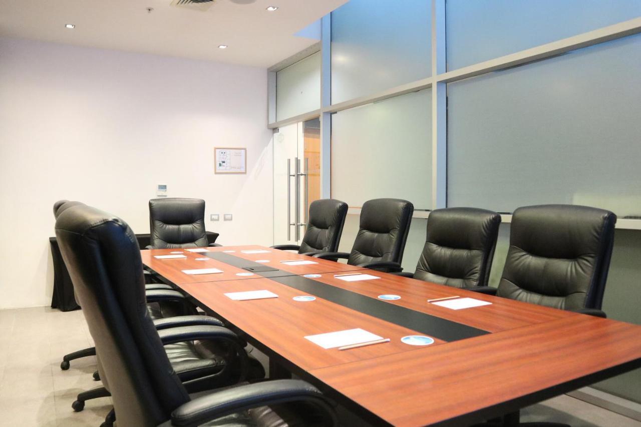 Hotel Wyndham Concepcion Pettra Zewnętrze zdjęcie A conference room