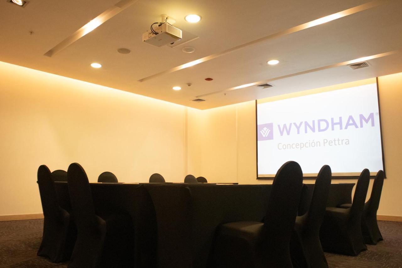 Hotel Wyndham Concepcion Pettra Zewnętrze zdjęcie A meeting room at a hotel
