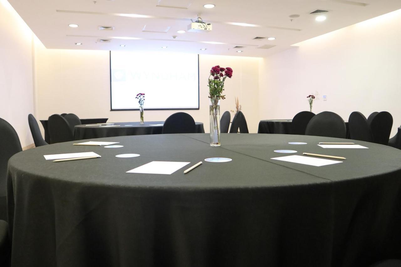 Hotel Wyndham Concepcion Pettra Zewnętrze zdjęcie Meeting room