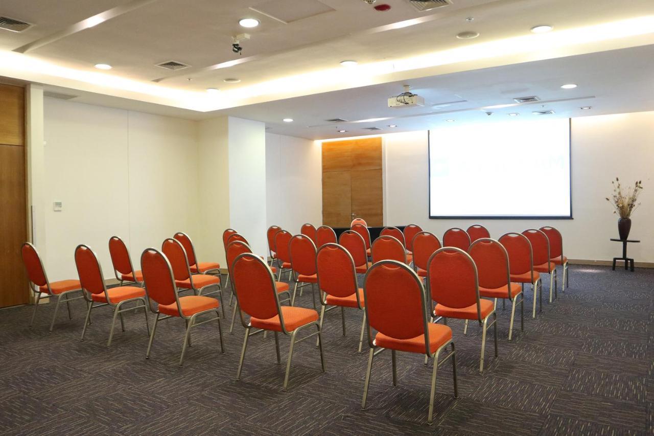 Hotel Wyndham Concepcion Pettra Zewnętrze zdjęcie A typical meeting room