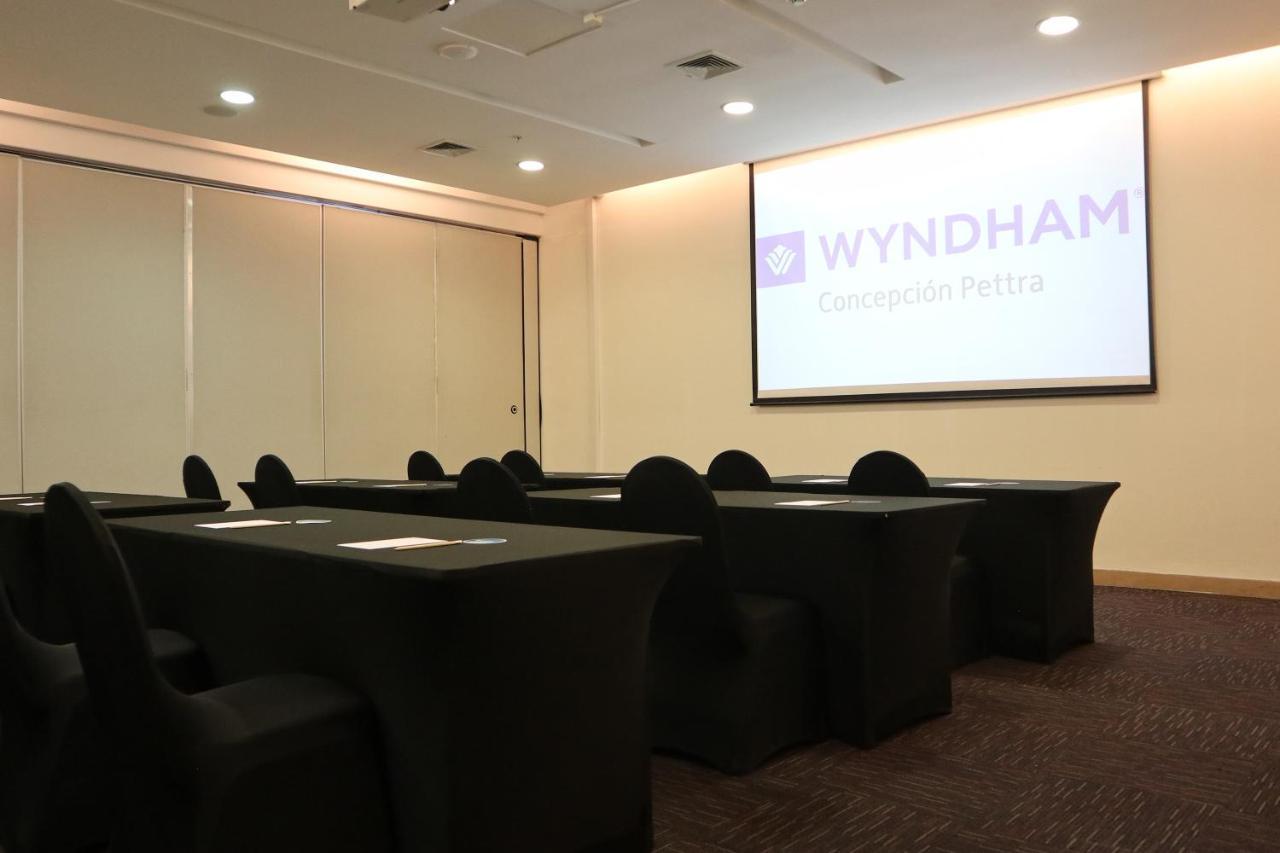 Hotel Wyndham Concepcion Pettra Zewnętrze zdjęcie A meeting room at the hotel