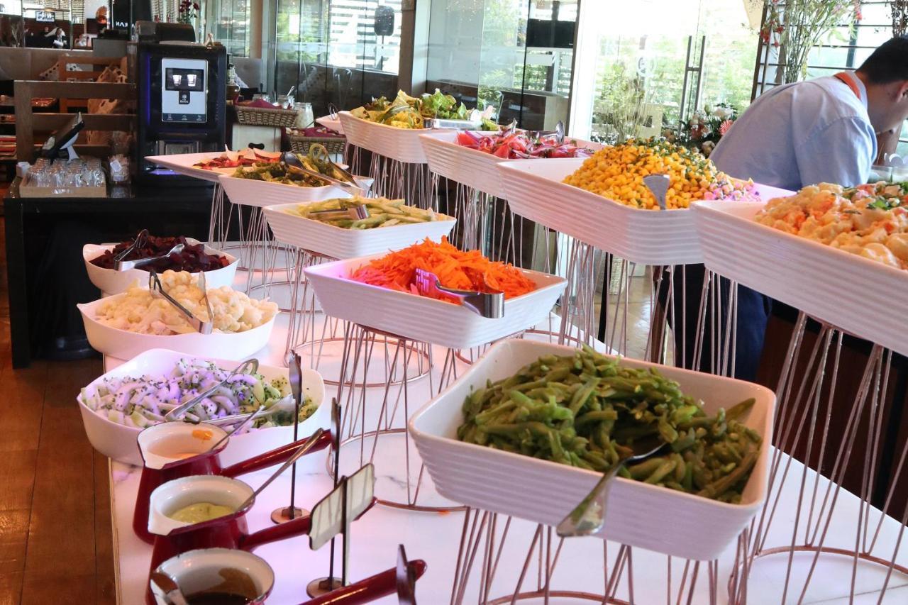 Hotel Wyndham Concepcion Pettra Zewnętrze zdjęcie A salad bar